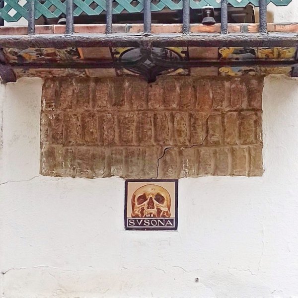 azulejo susona calle muerte judería barrio santa cruz sevilla leyenda Azulejo de la Susona en la que fue su casa