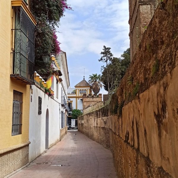 calle agua plaza alfaro muralla judería barrio santa cruz sevilla