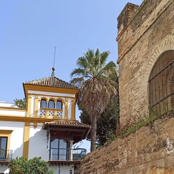 muralla calle agua judería balcón rosina Muralla por la calle Agua con el balcón de Rosina al fondo